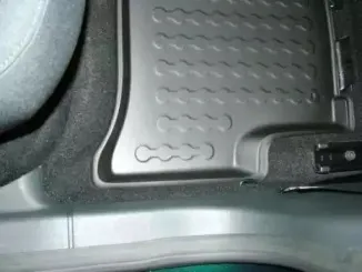 Резиновый коврик с защитными бортами CARBOX купить